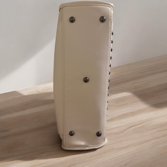 White Shoulder Bag, Top Handle bag, Crossbody Bag versatile - Picture 4 of 6